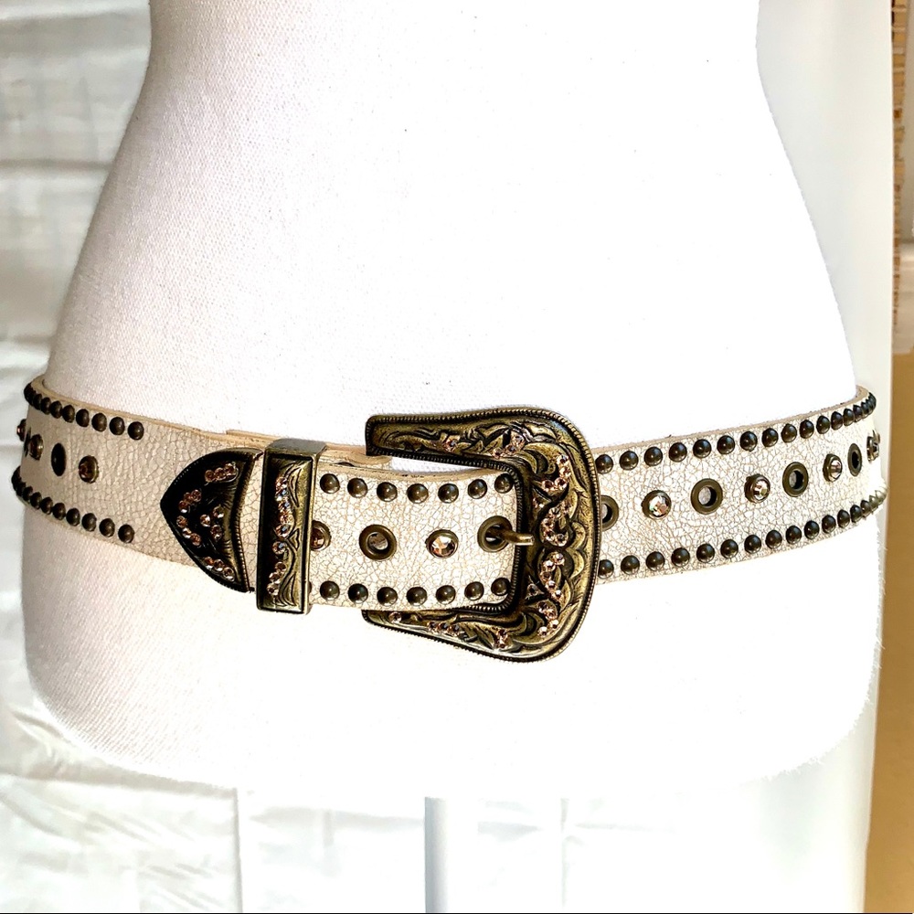LEATHEROCK DISTRESSED JEWELED & STUDDED BELT SZ 32